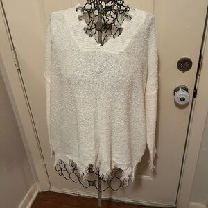 Chic Entro Knit Sweater with Frayed Fringe
